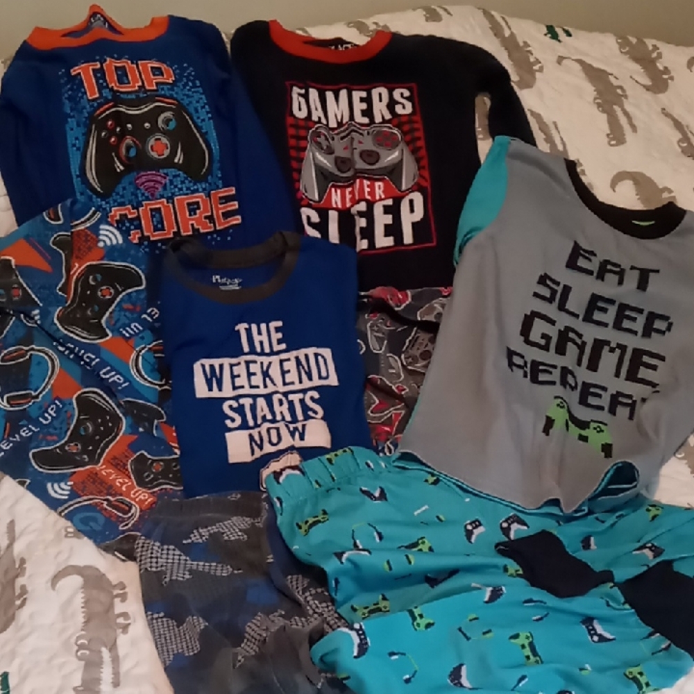 Four Set Three Long SleevGaming Pajama Set - one Short Sleeve